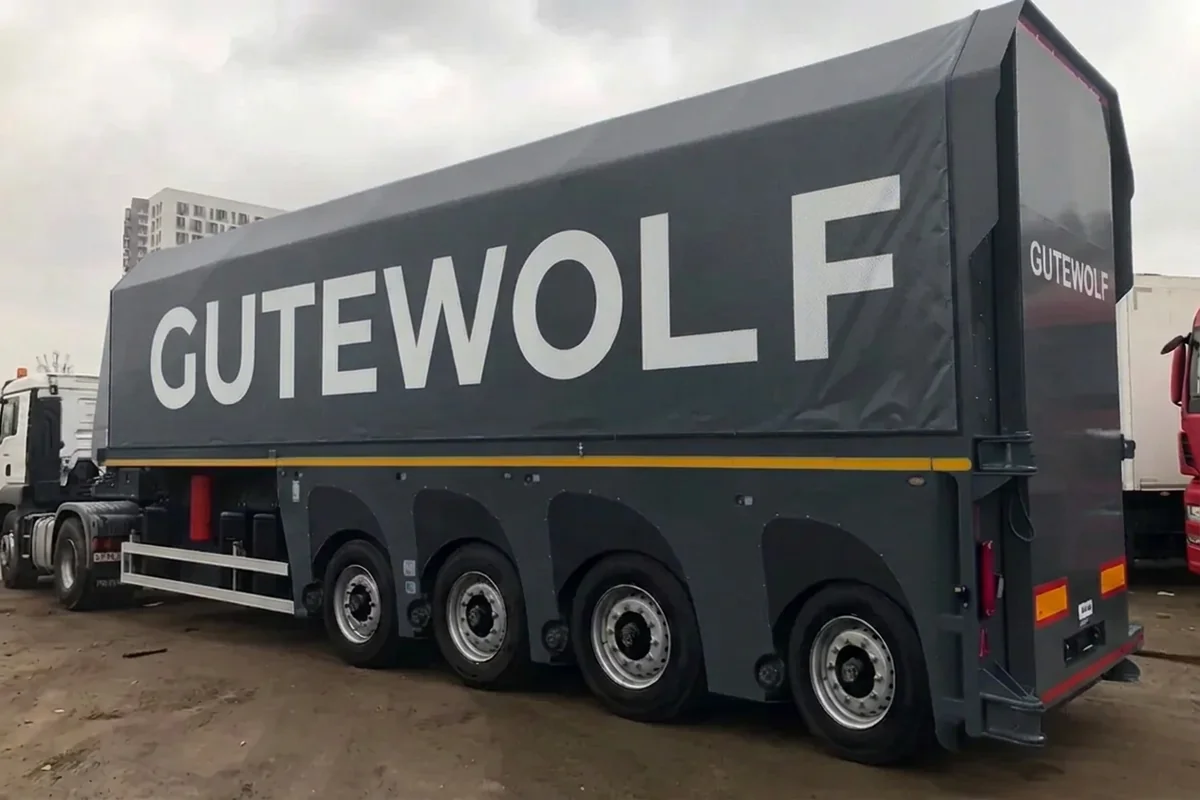 Полуприцеп стекловоз GuteWolf 4-осный, задняя часть и четыре оси